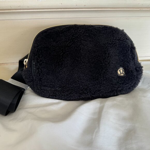 NWT, Lululemon Everywhere Belt Bag - Fleece, Black - Gold Hardware - Picture 6 of 14